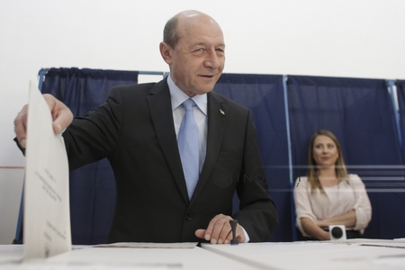 Băsescu: Suntem mulţumiţi de rezultatul obţinut de PMP, e un "postament pentru alegerile legislative" - UPDATE