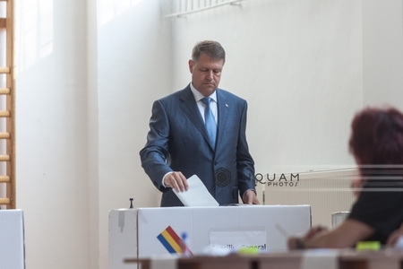 Iohannis, despre alegeri: Procesul democratic e solid şi ireversibil; probabil la Bucureşti trebuie oferte mai atractive VIDEO