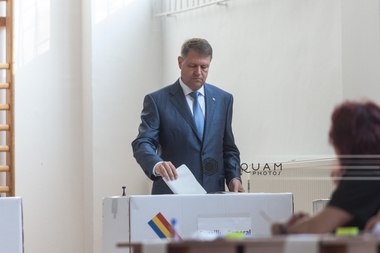 Iohannis, despre alegeri: Procesul democratic e solid şi ireversibil; probabil la Bucureşti trebuie oferte mai atractive VIDEO