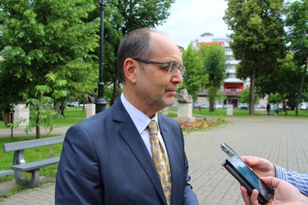 Ministrul Adrian Curaj a trecut în declaraţia de avere două locuri de veci în cimitirul Bellu, iar Anca Dragu un scuter