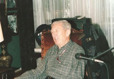 Fostul general Victor Athanasie Stănculescu, omagiat de cunoscuţi în faţa Crematoriului