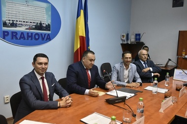 Şedinţa de constituire a CJ Prahova, încheiată fără învestirea consilierilor, după ce PNL a refuzat să participe invocând ilegalităţi