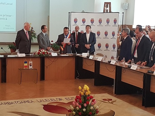 Tudor Pendiuc, înlocuit oficial de Cornel Ionică la Primăria Piteşti. Fostul poliţist Dănuţ Dinu, validat consilier local