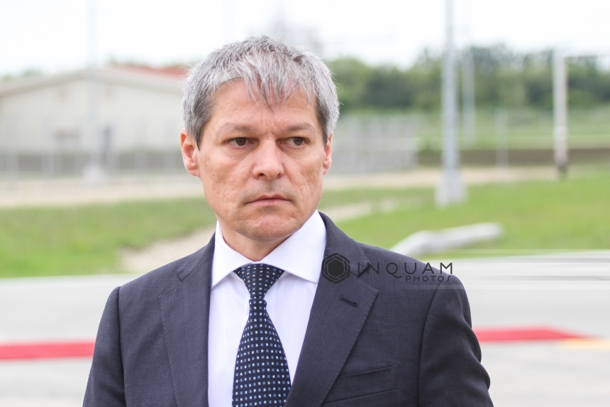 Premierului Cioloş i-a fost furată identitatea pe Facebook. Iolu: Am sesizat reprezentanţii reţelei de socializare