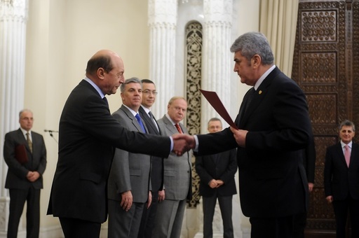 Băsescu, despre fuziunea cu partidul înfiinţat de Oprea: Despre ce moralitate vorbim? Liderii UNPR nu sunt puşcăriabili
