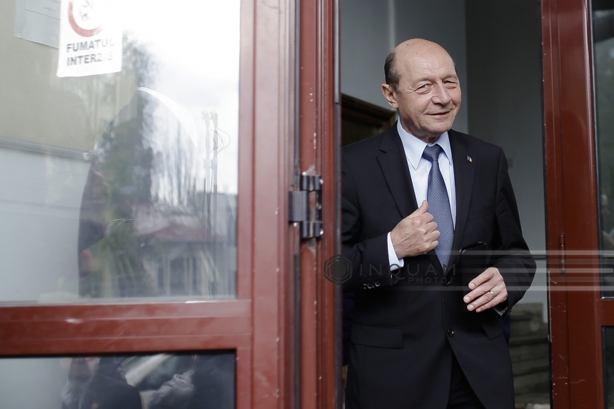 Traian Băsescu a sărbătorit 40 de ani de la absolvirea Academiei Navale ”Mircea cel Bătrân”, alături de foştii colegi