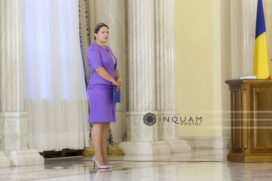 Delia Popescu a depus jurământul în funcţia de ministru al Comunicaţiilor (Foto: Inquam Photos / Ovidiu Micsik)