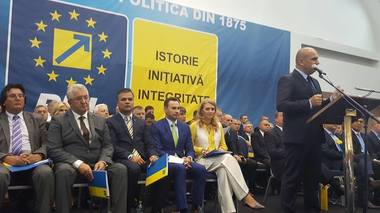 PNL va avea în programul de guvernare creşterea salariilor funcţionarilor cu 22% şi un Cod de integritate 