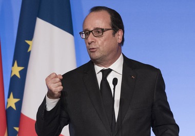 Hollande şi Cioloş au ajuns cu un elicopter la Ghimbav, unde vor participa la inaugurarea fabricii Airbus