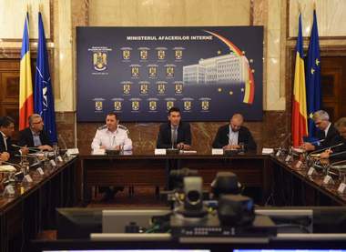 Ministrul Internelor le-a cerut prefecţilor să spună înaintea campaniei electorale dacă vor o poziţie politică, pentru a fi înlocuiţi 