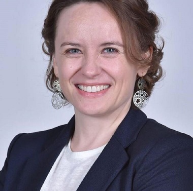 Absolventă de MBA, cu doctorat în finanţe, candidată pe listele USR Iaşi, cel mai probabil pentru Camera Deputaţilor