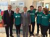 Premierul Dacian Cioloş a pedalat pe o bicicletă statică în holul unui hotel, înainte de participarea la o conferinţă. FOTO, VIDEO