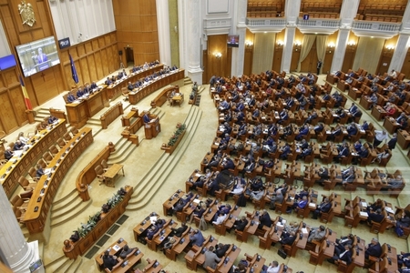 Proiect: Parlamentarii trimişi în judecată sau condamnaţi nu au voie să fie membri  în conducerea Camerelor 