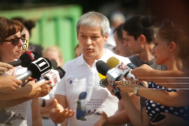 Cioloş s-a întâlnit cu reprezentanţii magistraţilor pe tema salarizării; discuţiile vor continua cu ministrul Muncii
