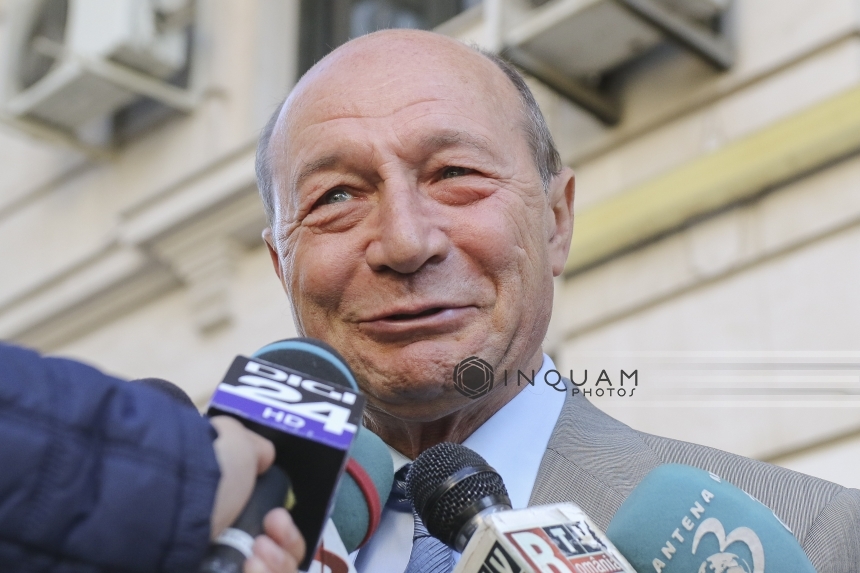 Băsescu: Dacian Cioloş are talentul de a-şi pune ouăle în toate coşurile; vrea să fie în tabăra câştigătoare fără să rişte