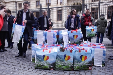 Nicuşor Dan anunţă că USR va contesta în instanţă decizia BEC de respingere a siglei electorale a partidului