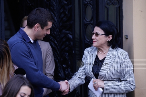 George Simion, după întâlnirea cu partidele: Sper ca viitorul Guvern să înfiinţeze un organism similar Oficiului pentru Moldova din guvernarea Năstase. Respectarea promisiunilor va fi monitorizată. Pe 1 decembrie, miting la Bruxelles