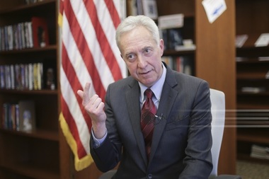 INTERVIU - Ambasadorul SUA: Dacă România şi noul Guvern îşi pot asuma integritatea şi competenţa, atunci va fi foarte bine şi pentru români, şi pentru relaţiile româno-americane. VIDEO