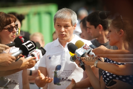 Dacian Cioloş a schimbat din funcţie prefectul de Teleorman şi trei subprefecţi