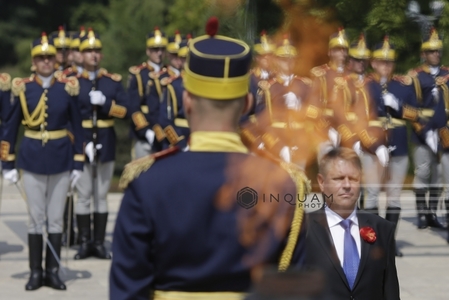 Iohannis a promulgat Legea ceremoniilor oficiale prin care parlamentarii sunt înaintea miniştrilor în ordinea de precădere
