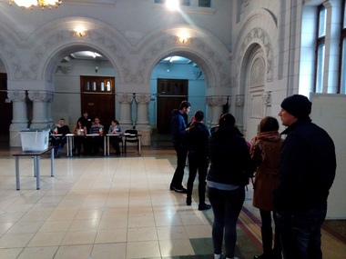 Galaţi: Cetăţenii moldoveni au votat pentru alegerea preşedintelui Republicii Moldova cu gândul "spre viitor” - FOTO
