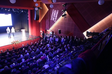 REPORTAJ: Marile proiecte ale Capitalei, prezentate de primarul general într-o şedinţă de partid