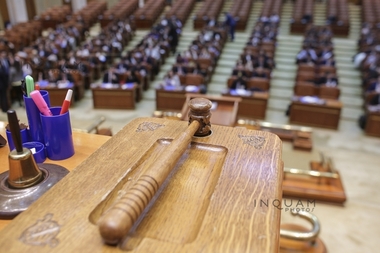 ANALIZĂ: Bilanţul parlamentarilor: Deputatul care a vorbit doar 29 de secunde în 4 ani, Ghiţă, Rizea şi Voicu au vorbit doar ca să se apere de DNA, iar Ilie Năstase a strigat "Prezent, dar pune-mă absent"