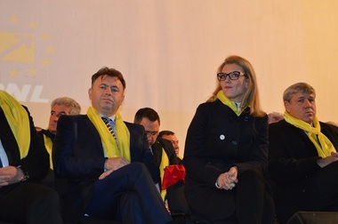 Lansarea candidaţilor PNL Vaslui pentru parlamentare s-a desfăşurat într-o sală neîncălzită; Candidat: E foarte frig în sală