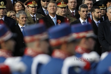 Parada şi recepţia oficială de 1 Decembrie, sub semnul disputelor pe tema absenţei politicienilor cu probleme penale. Liderii PSD vor asista din public