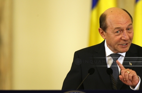 Băsescu: Băieţi, cântaţi la altă masă aria "penalului victimă"! Eu nu am niciun dosar penal trimis în instanţă şi nici nu sunt inculpat