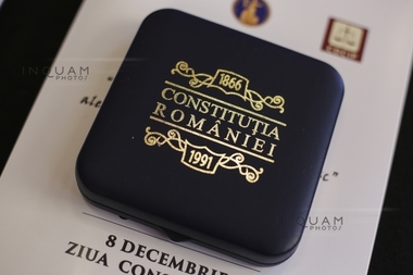 DOCUMENTAR: Constituţia României la 25 de ani - între necesitatea revizuirii şi imposibilitatea compromisului