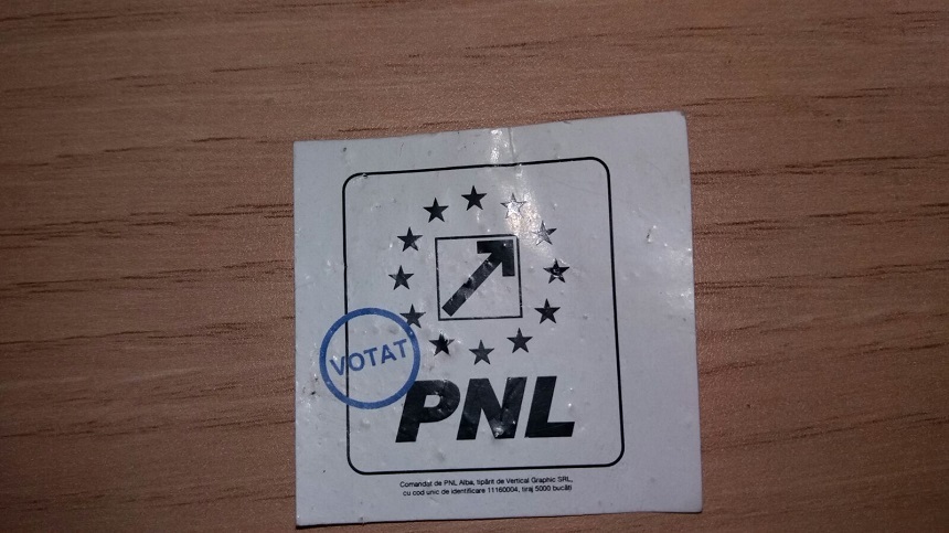 PSD a sesizat la Poliţie că PNL ar fi împărţi în Alba bileţele cu sigla partidului şi ştampila ”Votat”