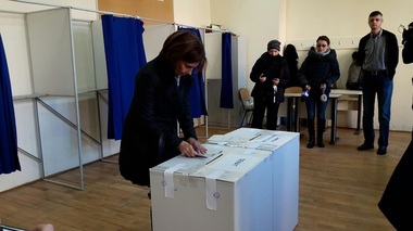 Carmen Iohannis: Am votat pentru o Românie mai bună, pentru un viitor mai bun. Ne bazăm pe tineri
