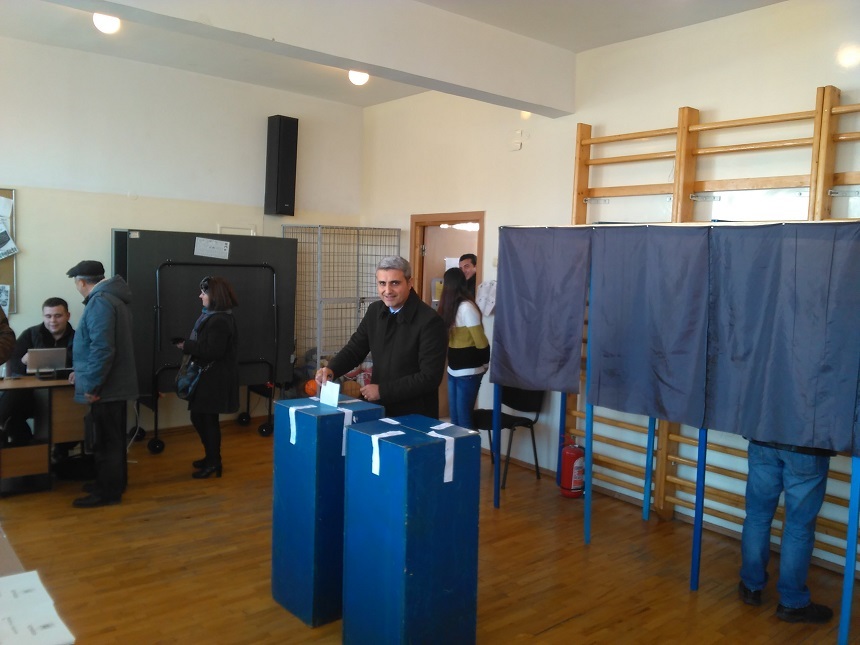 Turcescu: Am votat cu multă încredere şi cu foarte multă speranţă. Sunt convins că românii vor face alegerea corectă. Cu Dumnezeu înainte şi va fi bine