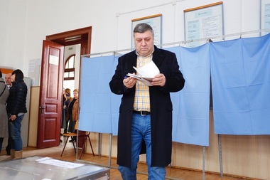 Atanasiu: Am stat la coadă la vot, cred că din '90 nu s-a mai stat la coadă, premisele sunt bune