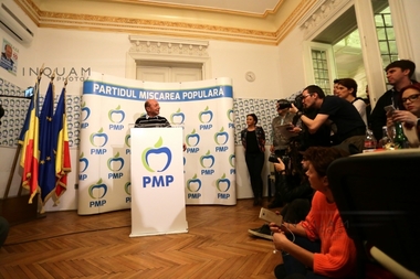 Ziua votului la sediul PMP, marcată de relaxare şi avertismente făcute de Traian Băsescu pentru PSD