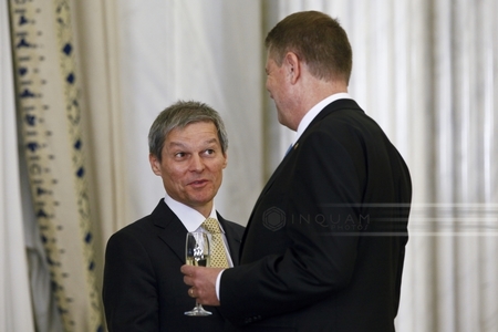 Iohannis, întrebat dacă mai este posibil un Guvern Cioloş: Asta îmi vor spune partidele la consultări