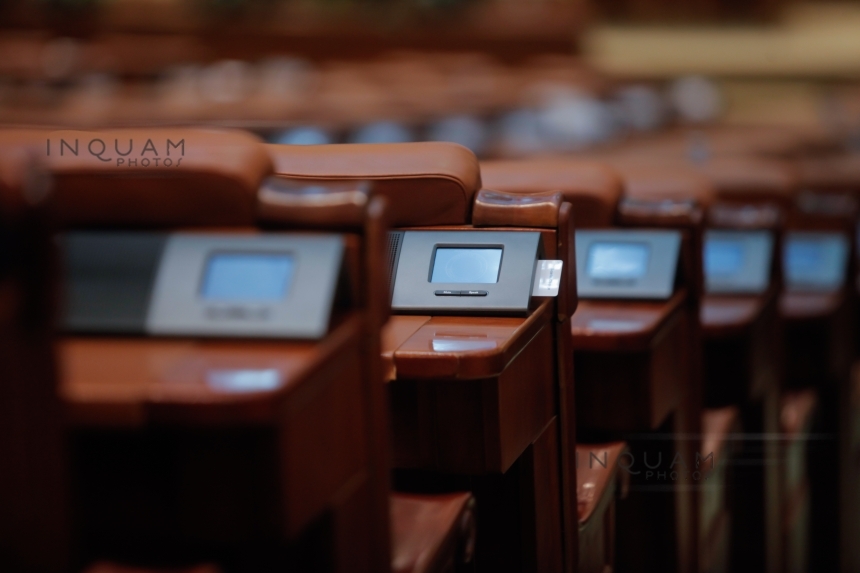 Lista nominală a celor 465 de noi senatori şi deputaţi