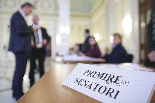 REPORTAJ: Absenţi din prima zi: aproape o treime dintre noii parlamentari nu au venit la preluarea mandatului. "Bobocii" s-au rătăcit prin Parlament şi au apelat la veterani. FOTO. VIDEO