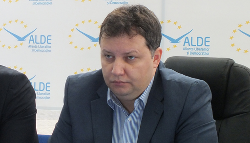 BIOGRAFIE: Toma Petcu, propus ministru al Energiei, este inginer constructor şi are 38 de ani. În CV-ul său a precizat că poate conduce orice compartiment dintr-o companie, "cu excepţia celui economic" 