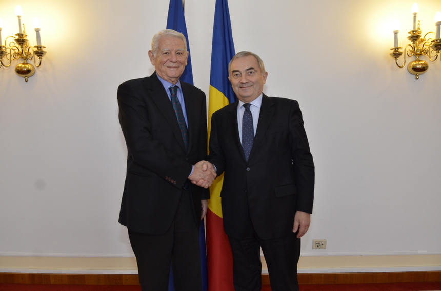 Meleşcanu a primit mandatul de ministru de Externe de la Lazăr Comănescu: Obiectivele externe majore rămân neschimbate