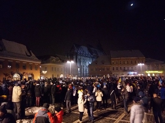 UPDATE: 200.000 de oameni au protestat în mai multe oraşe din ţară. Peste 25.000 de manifestanţi la Cluj, iar la Timişoara aproape 20.000 - FOTO VIDEO