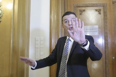 Grindeanu susţine că nu a fost la întâlnirea cu ambasadorii deoarece dorea să vadă moţiunea de cenzură depusă de opoziţie