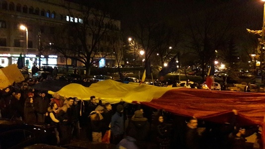 Sute de mii de oameni la proteste: 170.000 în Bucureşti şi 300.000 în ţară