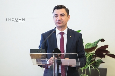 Mihai Chirica, despre proteste: O mulţime paşnică, ce nu părea coordonată de nici o forţă obscură şi care ieşise din dragoste de ţară. Sunt dispus să îmi cer eu scuze multinaţionalelor 