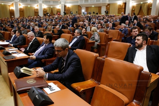 Sistemul de vot electronic al Camerei Deputaţilor a fost repus în funcţiune, după aproape un an. Liviu Dragnea a condus cele 8 ”voturi de acomodare”