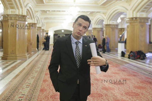 Grindeanu, despre OUG 13: Când iei o decizie şi apoi apar proteste înseamnă că decizia nu era corectă şi o retragi. Apreciez creativitatea manifestanţilor