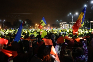 Grindeanu, despre mesajele protestatarilor: Mi-a plăcut cea cu ”Sorine, clipeşte de două ori dacă vrei să te salvăm” şi ”No more Victoria`s secrets”
