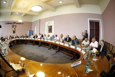 Proiect PSD-ALDE: Consilierii locali şi judeţeni pot lua parte la votul prin care sunt aleşi sau schimbaţi din funcţie