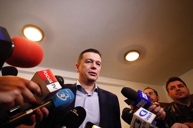 Grindeanu spune că e în dezbatere publică un proiect privind eliminarea prevederii de ”apolitic” în cazul prefecţilor: Măcar ieşim dintr-o anumită ipocrizie
